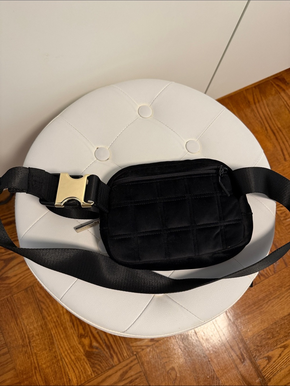 lululemon athletica Black Quilted Crossbody Belt Bag with Gold Logo - Picture 4 of 5